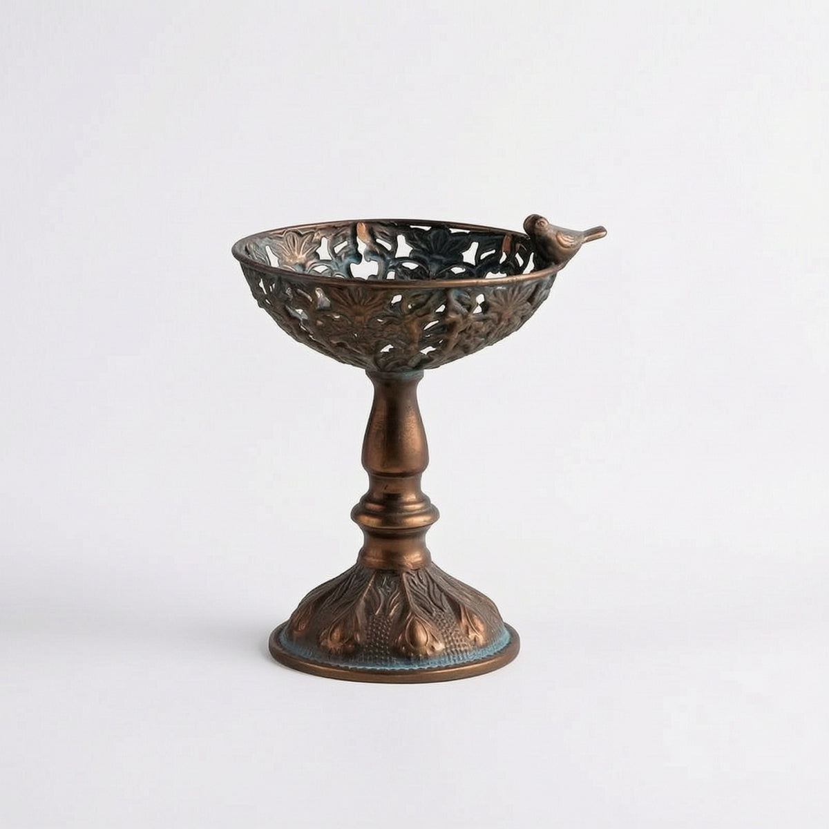 Pedestal Fruit Tray Vintage-Influenced Fruit Bowl with Pedestal Openwork Decorative Holder with Bird for Decorators, Dining Table, Entryway