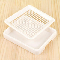 Dry Feet Guinea Pig Litter Tray, Litter Pan with Grate for Bunny and Chinchilla, Washable Flat Toilet Pan, 25 x 19.5 x 3 cm Size
