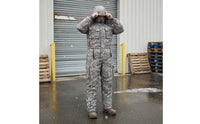 Water Repellent Men's Insulated Work Jumpsuit Thickened Padded Winter Work Suit Windproof Cold Proof Single-Piece Suit Double Zipper for Workers, Warehouse