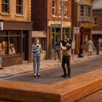 2 Pieces Reporter and Cameraman Figure Set Resin Reporter and Cameraman Figures Realistic Miniature Scene with Figures for Collectors, Display Shelves