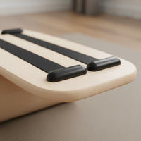 Anti-Slip Surface Roller Balance Board Long-Lasting Multi-Layer Wood Wobble Board with Roller Stable Load Bearing for Surfers, Snowboarders