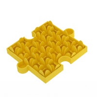Raised Texture Interlocking Lick Pad Molded Design Silicone Lick Mat Textured Surface Slow-Feeding Mat Easy-Clean