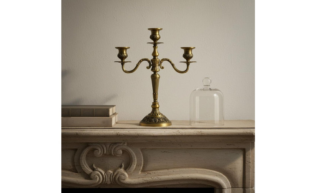Elegant Design Bronze Candelabra Ornate Carved Base Metal Candelabra Romantic Mood Metal Candle Holder Long-Lasting for Wedding