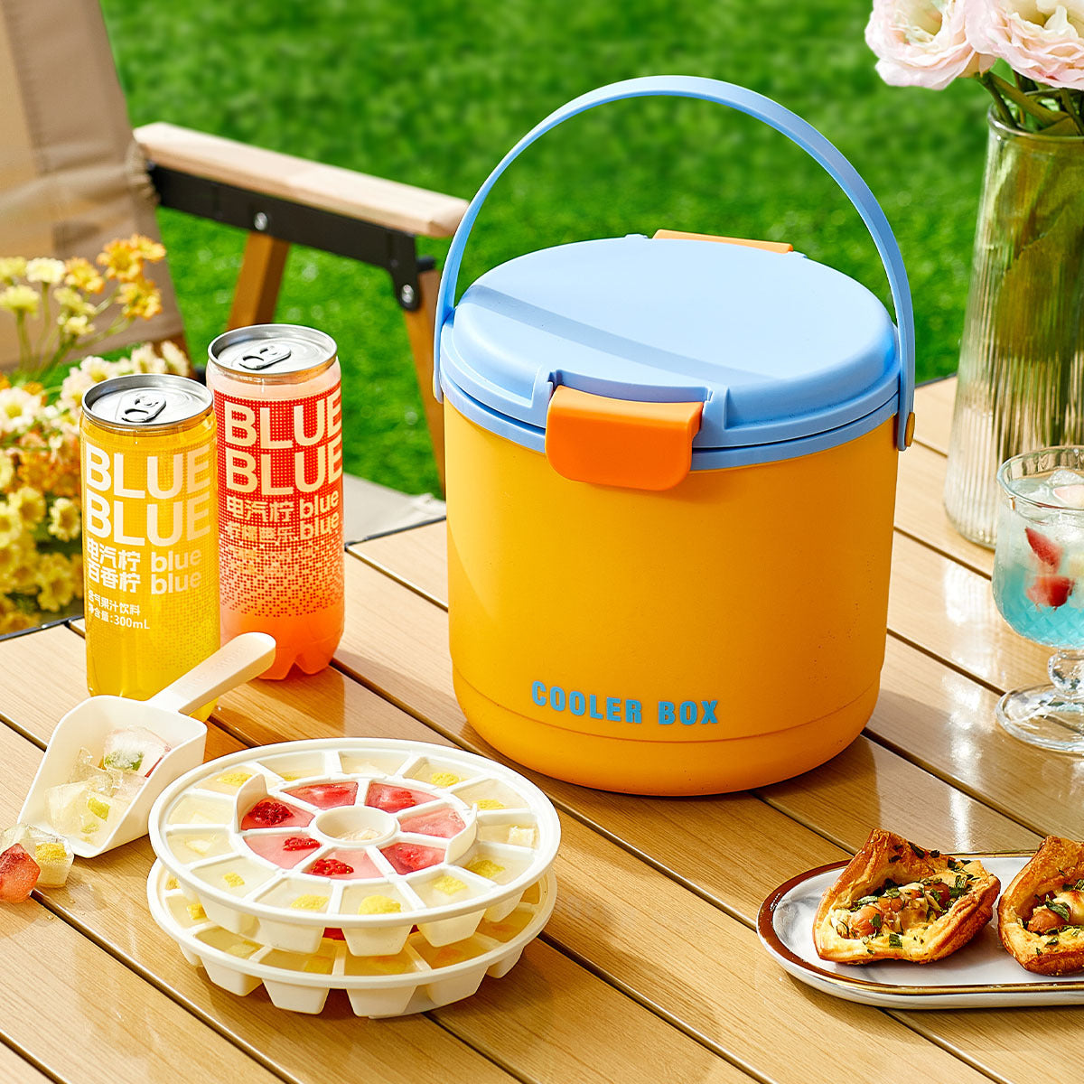 Portable Insulated Ice Bucket with Ice Cube Tray and Scoop for Picnics and Camping