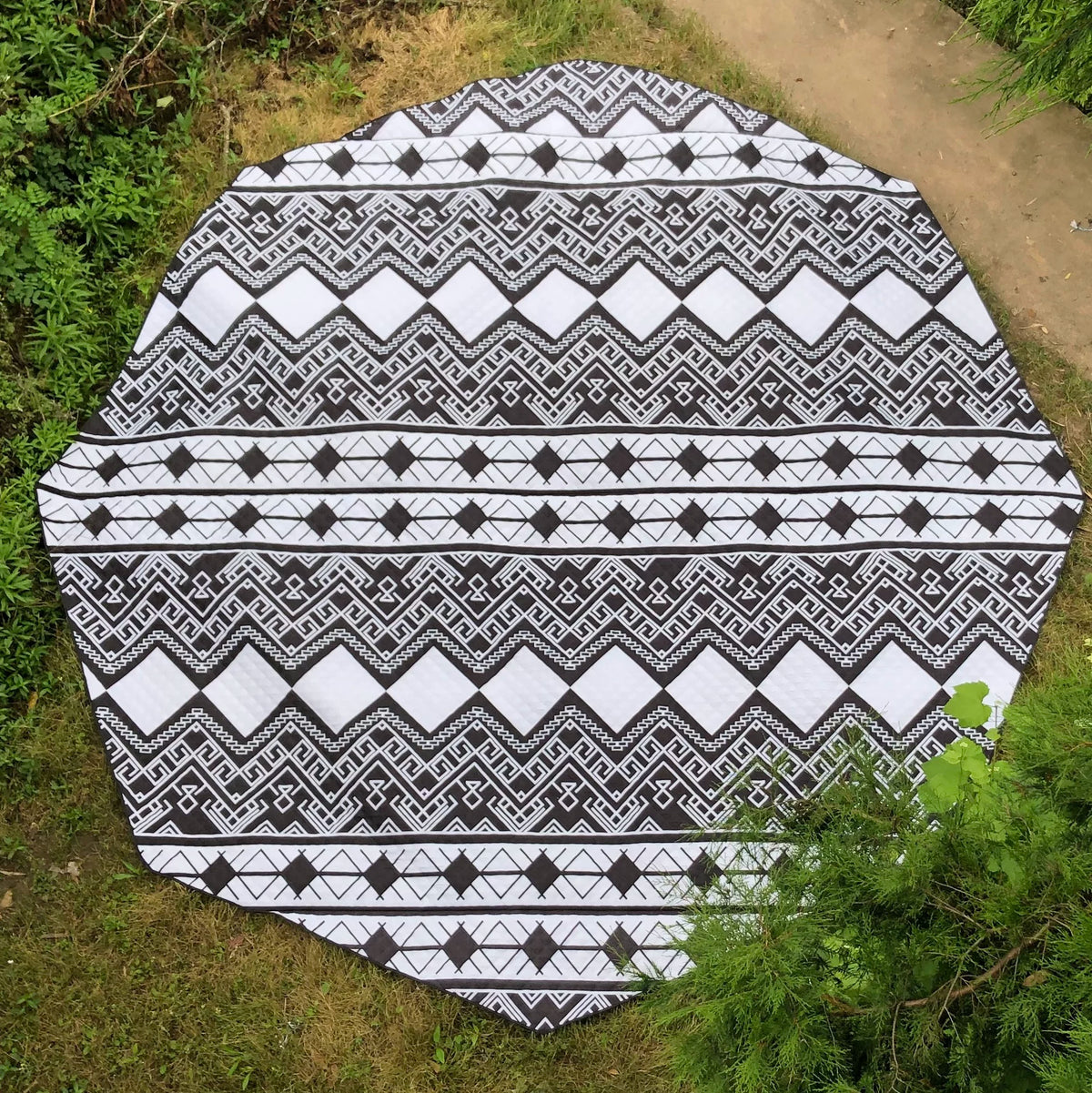 Wolf Apollo 16 Outdoor Moisture-Proof Camping Mat with Non-Slip Base, Thickened Portable Picnic Pad, Machine Washable