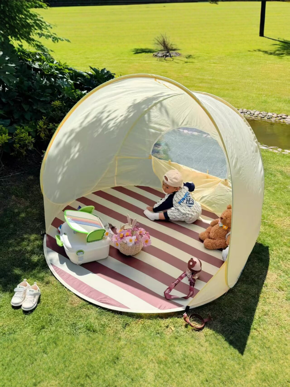 Portable Pop-Up Outdoor Tent with Sun Protection, Wind Resistance, Windows and Stakes for Camping and Picnic