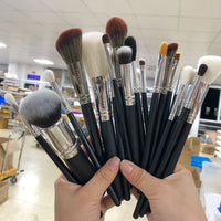 Professional Animal Hair Makeup Brush Set with Storage Bag for Eyeshadow, Concealer, and Contour