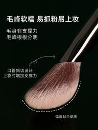 M65 Angled Cream Blush Brush for Seamless Application