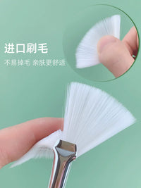 Fan-Shaped Facial Acid Applicator Brush with Soft Bristles and Wooden Handle for Skincare