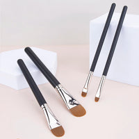 Tongue-Shaped Makeup Brush, Portable Concealer and Eyeshadow Brush for Beginners