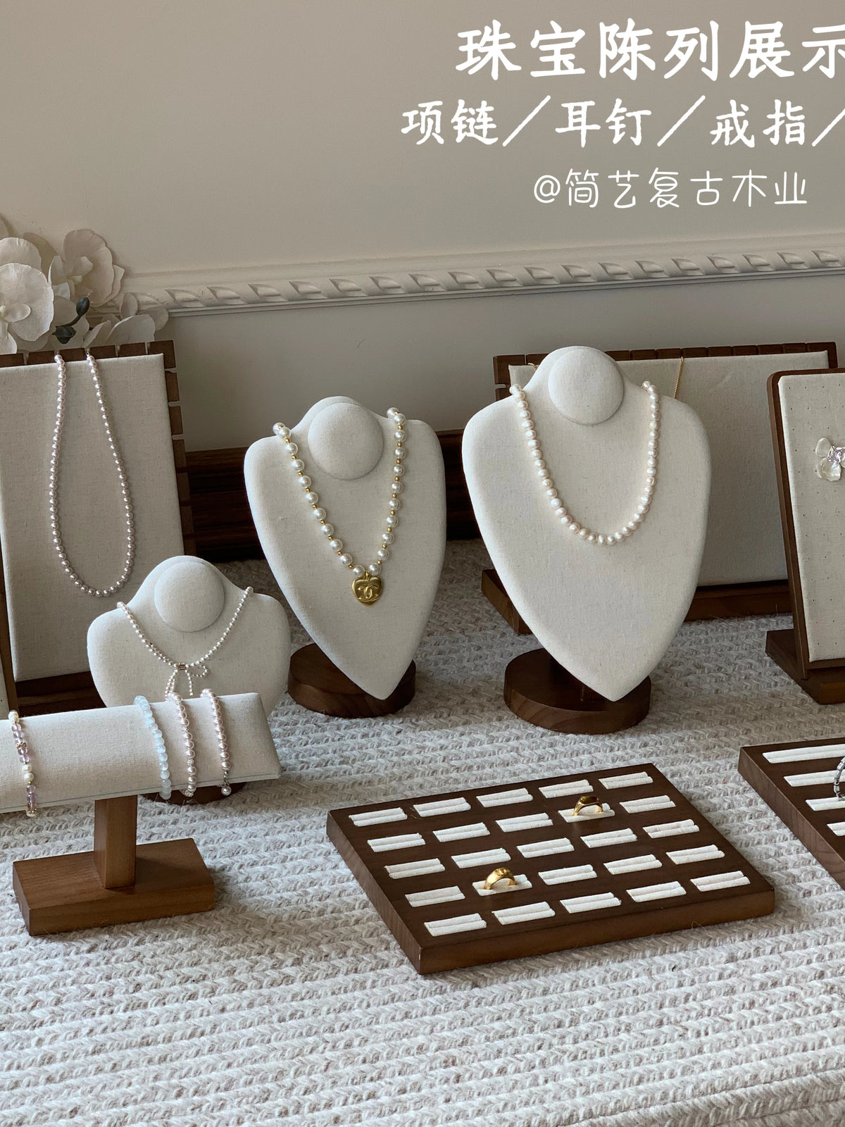 Wooden Jewelry Display Stand Necklace Bust Mannequin for Pendants and Earrings