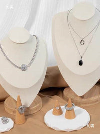 Wooden Heart-Shaped Neck Jewelry Display Stand Mannequin Bust for Necklaces and Pendants