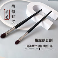 Finger-Shaped Eyeshadow Brush for Blending and Highlighting, Natural Wool Bristles