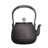 Japanese Style Cast Iron Teapot with Chrysanthemum Core Design for Healthy Tea Brewing