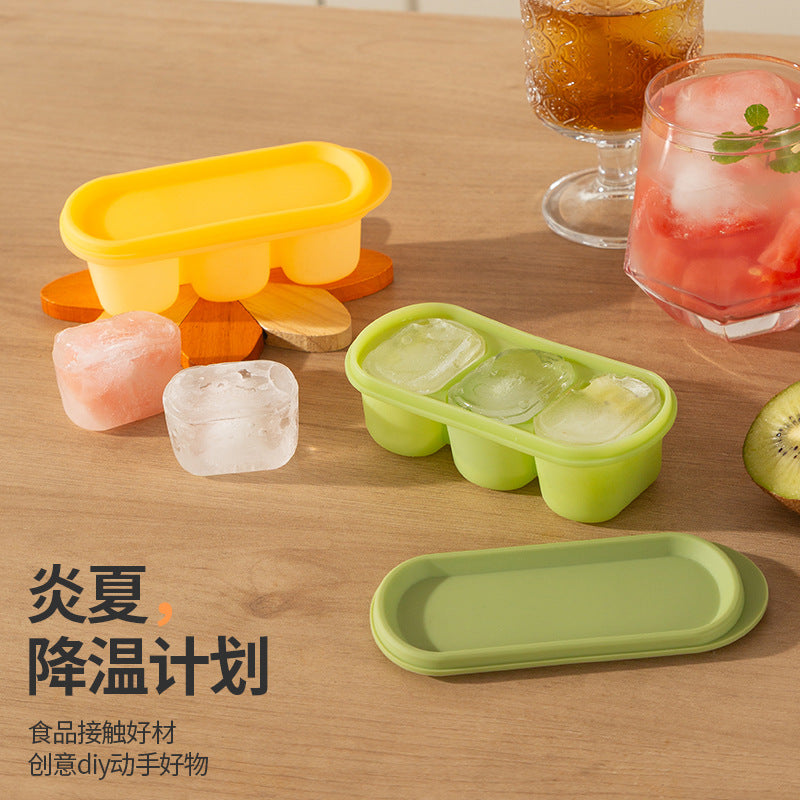 Heart-Made Three-Compartment Ice Cube Tray Food-Grade Silicone Quick Release Ice Maker for Home Kitchen