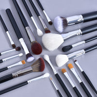 Professional Animal Hair Makeup Brush Set with Storage Bag for Eyeshadow, Concealer, and Contour