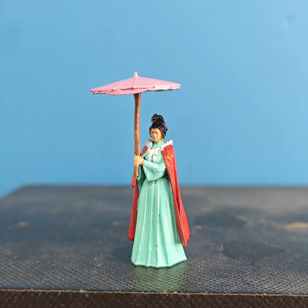 Miniature Brass Hand-Painted Figure for Micro Landscape Decoration - Ancient Chinese Style Girl with Umbrella