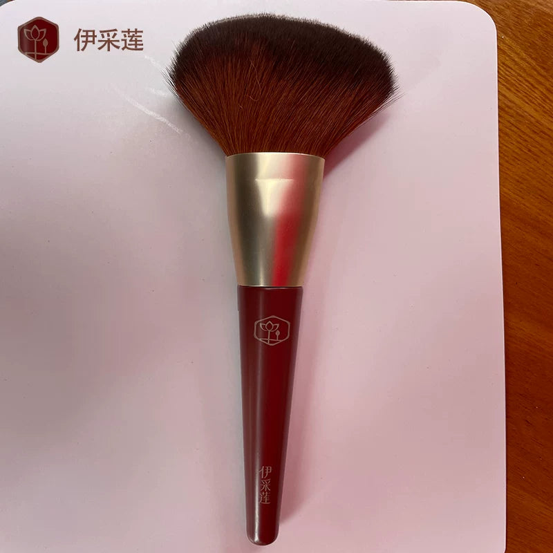 ECL Soft Powder Brush with Wooden Handle for Makeup Application