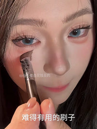 Triangle Iron-shaped Highlighter Brush for Face Contouring and Concealing