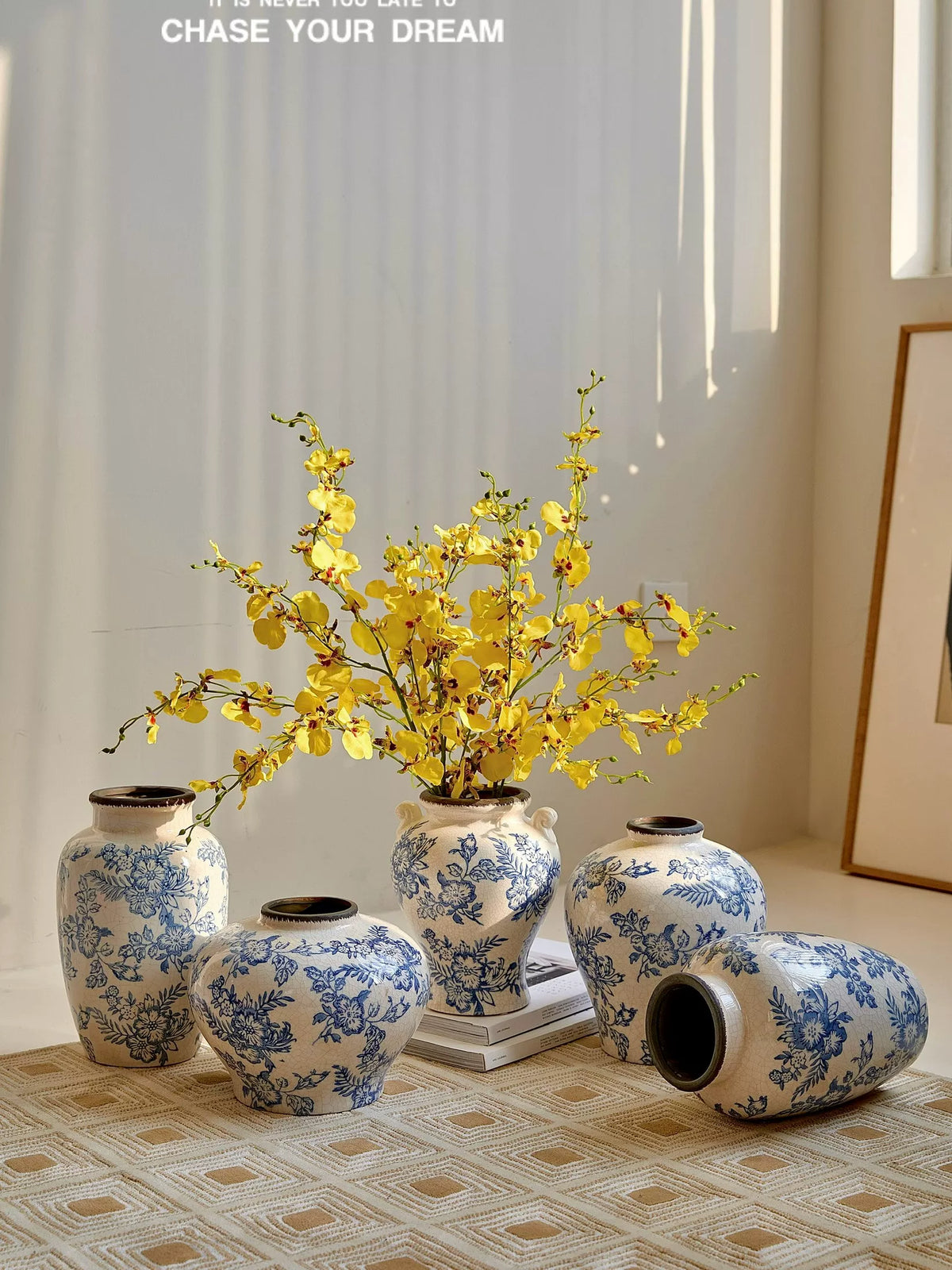 New Chinese Style Vintage Blue and White Porcelain Vase for Flowers and Home Decor