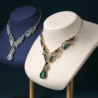 Hongtai Luxury Velvet Necklace Display Bust with Metal Base for Jewelry Stores