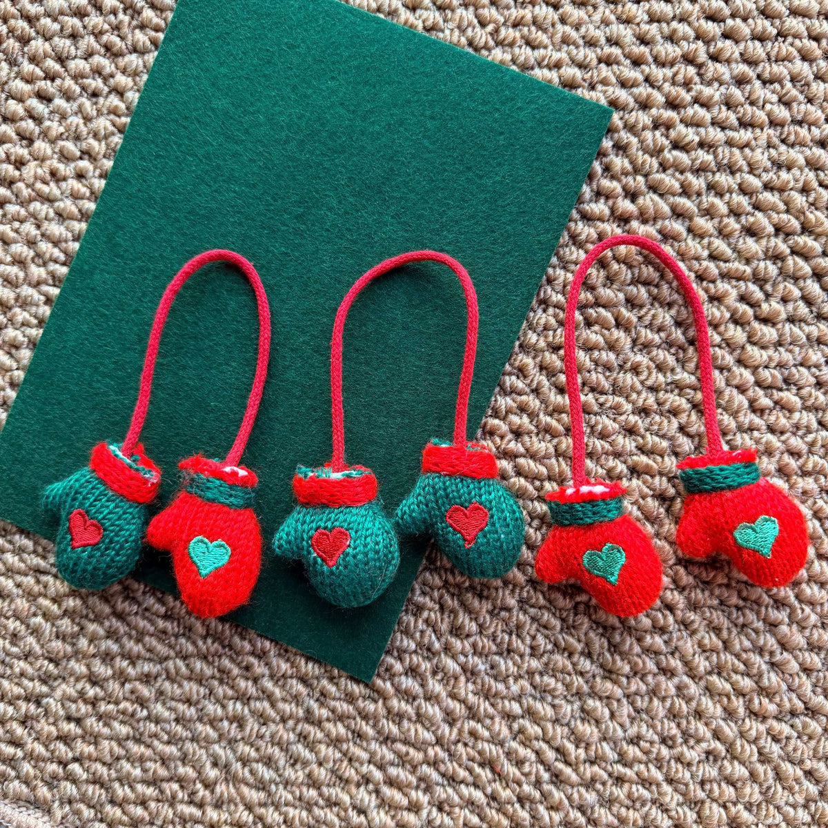 Dollhouse Miniature Christmas Knitted Heart Gloves Doll Ornament