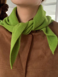Women's Cashmere Blend Triangle Scarf, Soft Warm Neck Warmer for Autumn/Winter