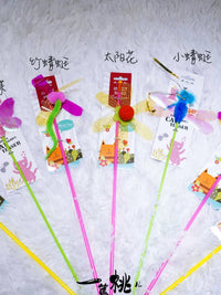 Amy&Carol Retractable Cat Wand Toy with Suction Cup Base and Feather/Insect Attachments
