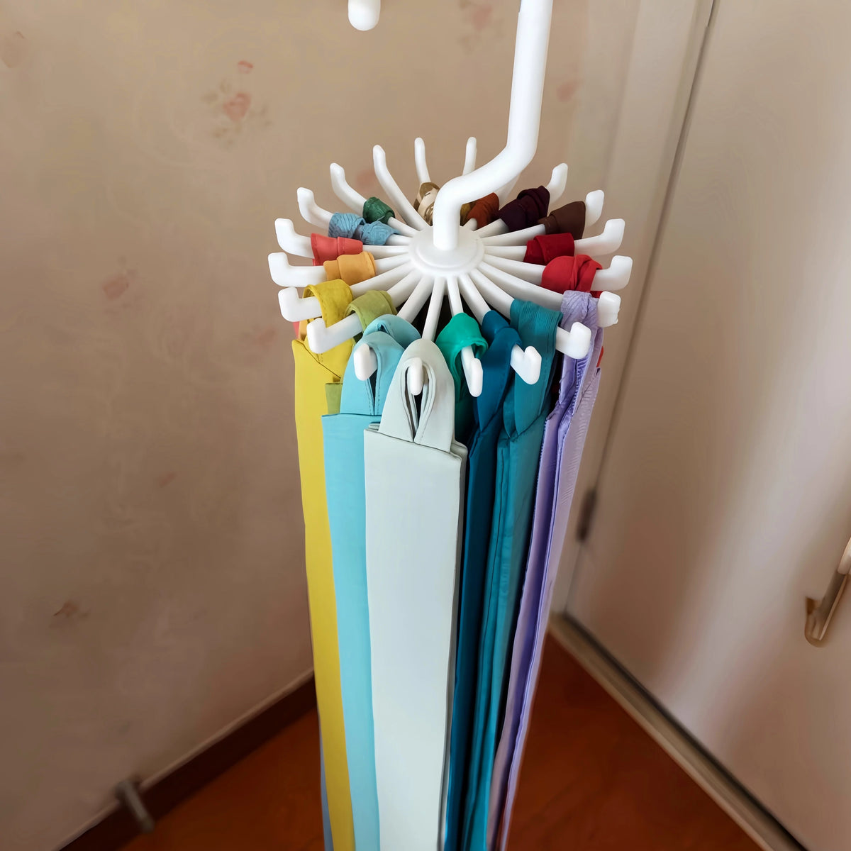 Hanfu Skirt Belt Storage Hanger with 20 Hooks, 360° Rotatable Anti-Tangle Organizer for Belts and Accessories