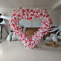 Heart-Shaped Wedding Arch Flower Stand for Outdoor Ceremonies and Decorations