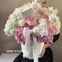 Handwoven Rattan-Style Flower Basket for DIY Bouquets and Floral Arrangements