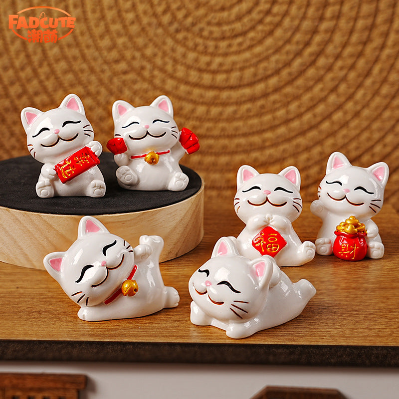Lucky Cat Resin Figurine for Desk Decor and Stress Relief Gift