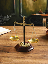 Vintage Balance Scale Model Ornament for Office and Cafe Decor