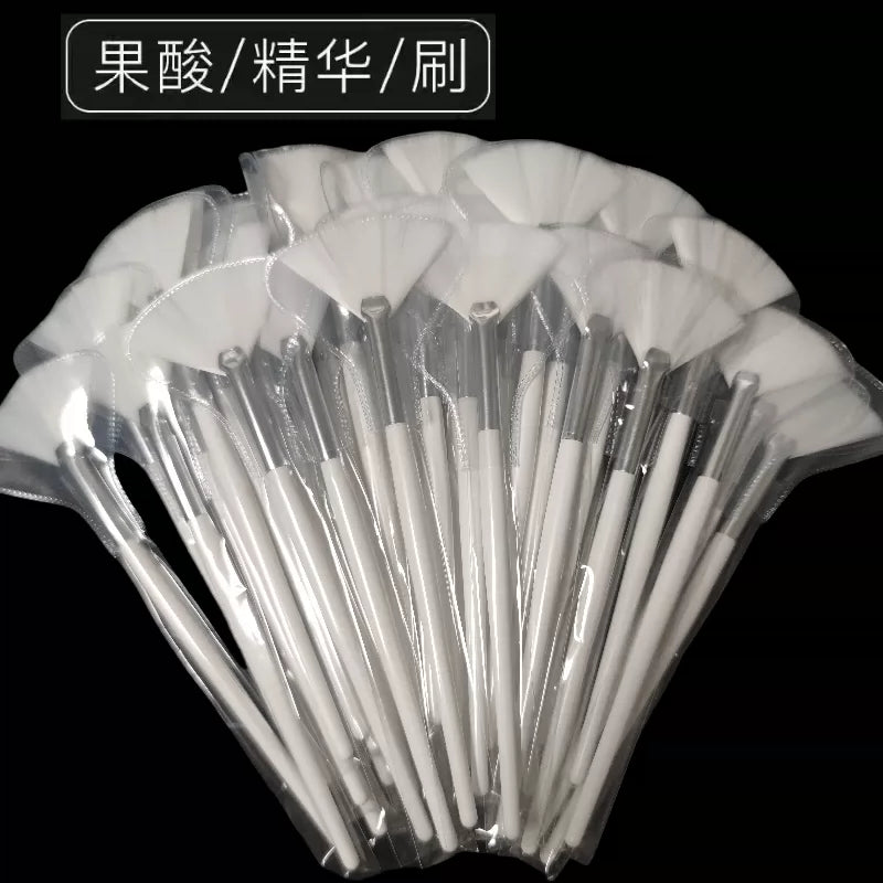 Fruit Acid Peel Fan Brush with Soft Fiber Bristles and Wooden Handle for Skincare Serums