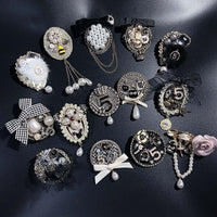 Vintage British Style Pearl Chain Bow Tie Brooch for Parties and Sweaters