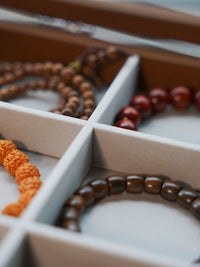 Walnut Grain Dustproof Jewelry Storage Box with Clear Lid for Bracelets, Watches, and Collectibles