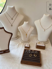 Linen Mannequin Necklace Display Stand for Jewelry and Pearl Diamond Necklaces