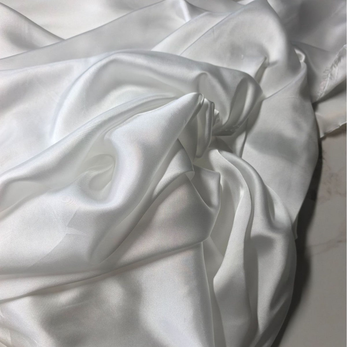 Satin Chiffon White Printed Fabric with Pearl Luster for Scarves and Pajamas