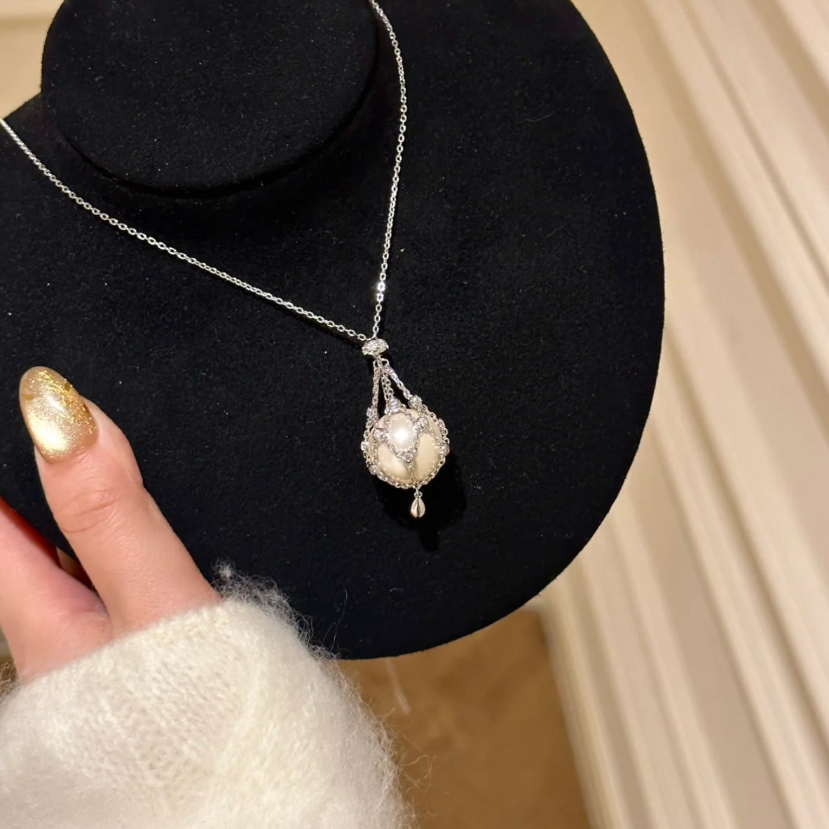 Dreamcatcher Pearl Pendant Necklace with Detachable Netting and Rhinestones, Luxury Sweater Chain for Women