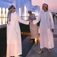 Adult Middle Eastern Sheikh Costume Set with Robe, Headpiece, and Necklace for Halloween Cosplay