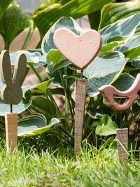 Juhan Iron Art Garden Plant Stake Decor with Wooden Pot Holder for Outdoor Garden Decoration