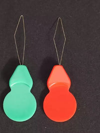 Gourd-Shaped Automatic Needle Threader for Sewing Machines and Hand Sewing