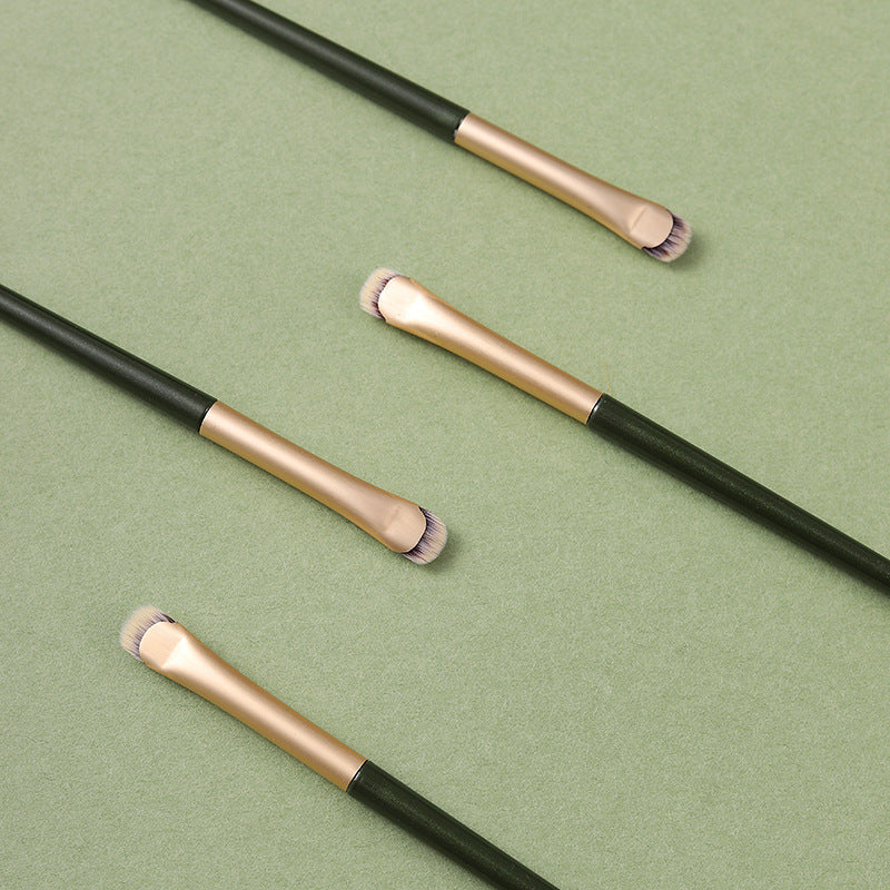 Crescent Moon Detail Eyeliner Eyeshadow Brush for Lower Lash Line