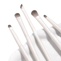 8-Piece Cloud Ceramic Eyeshadow Brush Set with Soft Bristles for Blending, Nose Contour, and Eyeliner