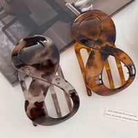 Vintage Figure-8 Flat Hair Claw Clip for Women, Large Back Head Styling Duckbill Clip, All-Season Hair Accessory