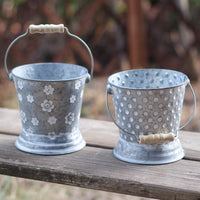 Vintage American Style Metal Planter Box with Handle and Base for Garden Decor