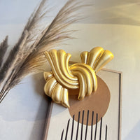 Vintage Matte Gold Brooch Retro Palace Style Simple Versatile Pin Accessory