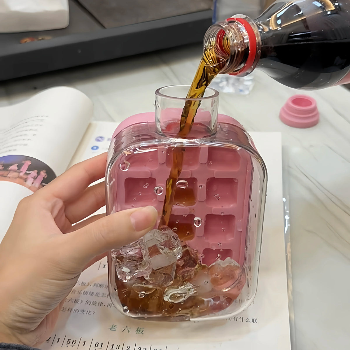 Instant Ice-Making Portable Coffee Cup for Home and Car Use, 2-in-1 Ice Grid Food-Grade Ice Cup