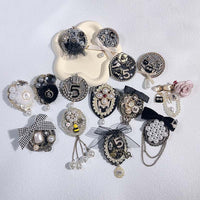 Vintage British Style Pearl Chain Bow Tie Brooch for Parties and Sweaters