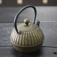 Cast Iron Teapot with Garlic Pattern for Tea Ceremony and Boiling Water